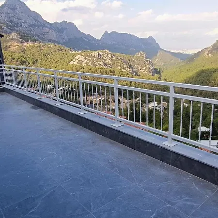 Apartment Yesil, Mavi Ve *