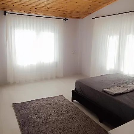 Apartment Yesil, Mavi Ve